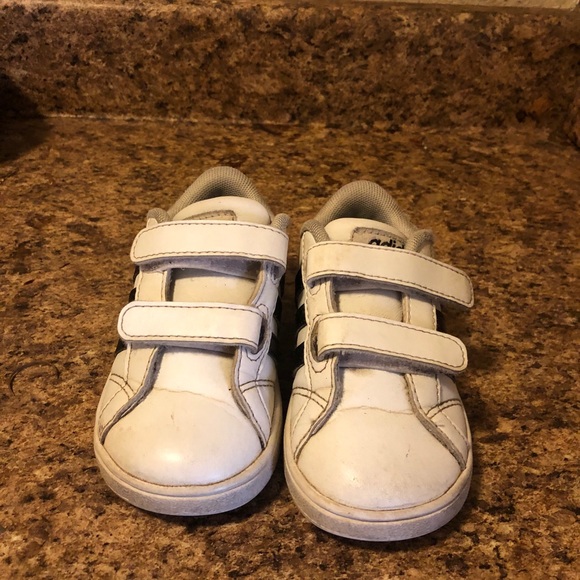Adidas Toddlers Unisex Classic Sneakers, Sz 6K - Picture 3 of 5